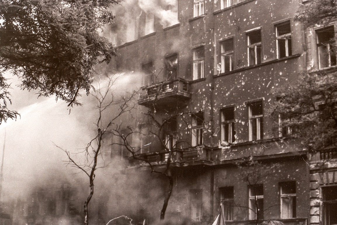 srpen 1968 Praha (2), Vinohradská u rozhlasu